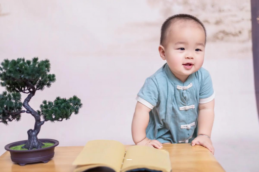黑龙江六个月宝宝摇头正常吗
